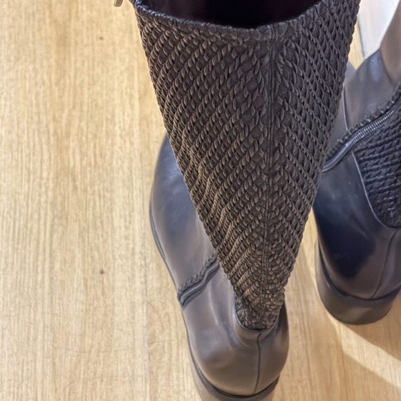 Black Knee-High Women\'s leather Boots